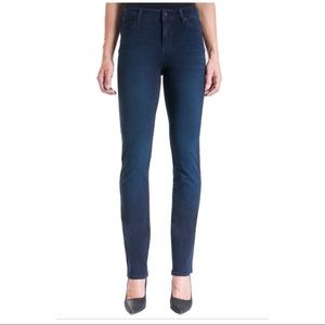 🌸 NWT Liverpool Brand Straight Leg Jean Dk Wash